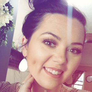 MEET YOUR POSHER 💋